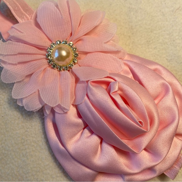 FLOWER AND PEARL RHINESTONE BABY STRETCHY HEADBAND - Picture 3 of 4